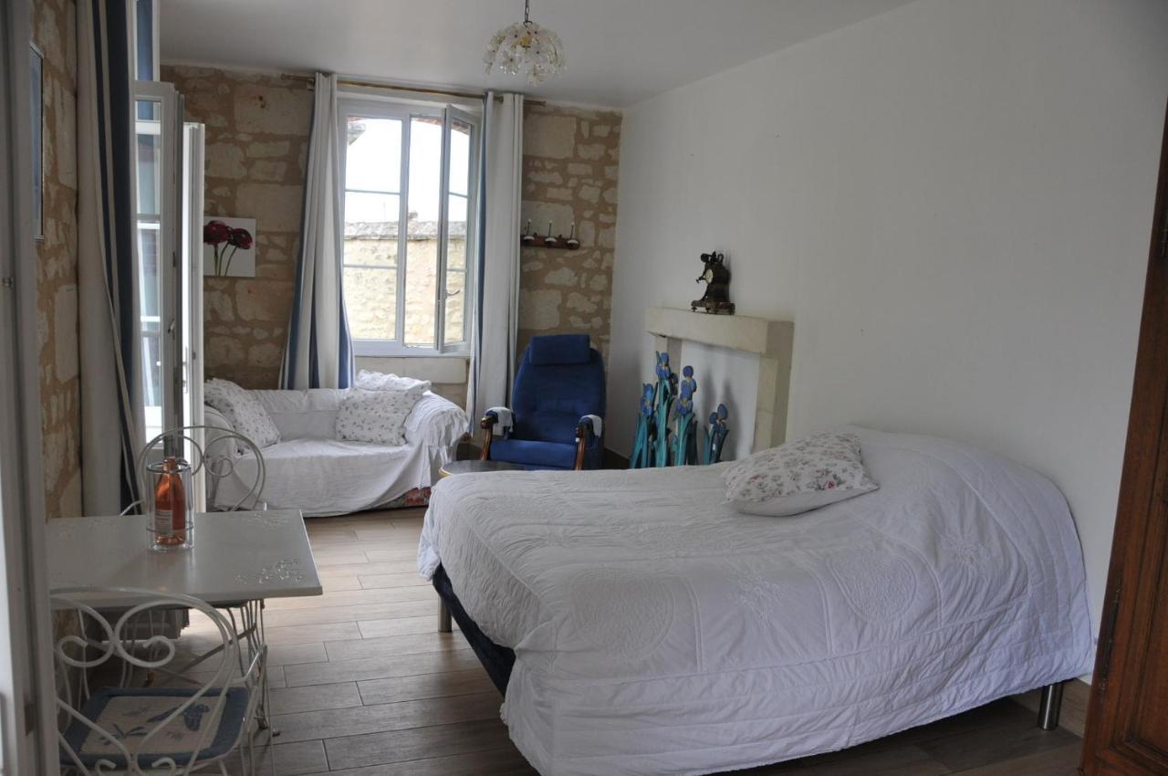 Petite Maison Des Roses - Gite 2 Personnes Brain-sur-Allonnes Exterior photo